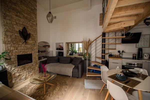 Situé dans une traboule, ce studio calme de 30m2, rénové en 2022, se constitue d Lyon, France Charmant studio au coeur du Vieux Lyon Entire rental unit vacation rental 673916675129373300