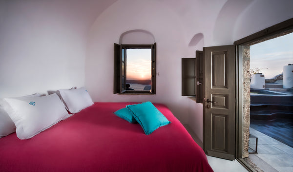 This room (17sq.m) offers Caldera view and it features a minibar, king size bed,  Cave Room with Outdoor Plunge Pool & Caldera View Entire guest suite vacation rental 49786116