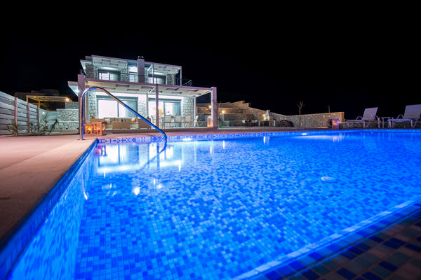 Francis Luxury Villa is located on a hilltop, only a 5-minute drive from the blu Egeo, Greece Francis Luxury Villa Entire villa vacation rental 16398918