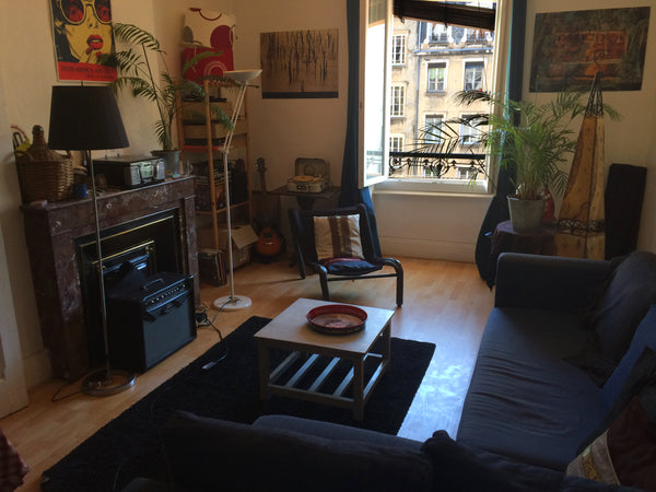 Idéal pour couple. Appart ancien rénové 60m2 calme, lumineux donnant sur cour in Lyon, France Grand appart calme et lumineux Entire rental unit vacation rental 12882795