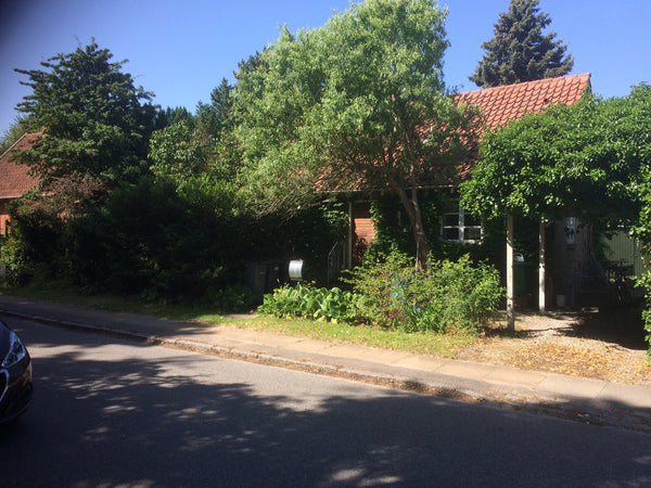 Lille hyggeligt hus på stille villavej i udkanten af København med lukket have,  Copenhagen, Denmark Hyggelig villa i København - 20 min. til centrum Entire home vacation rental 36121961