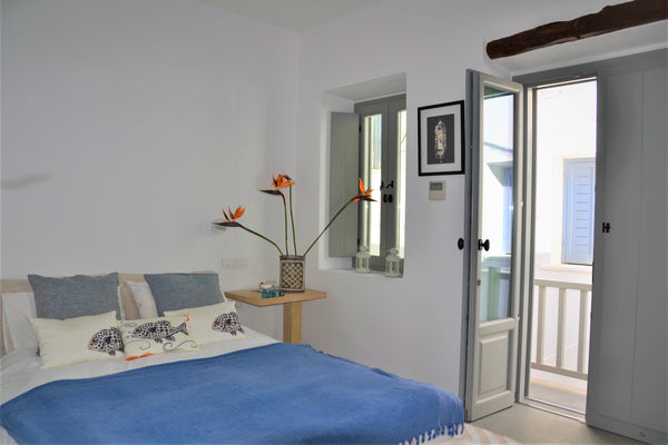 This brand new flat located in the heart of Naousa has been holistically refurbi Athens, Greece NEW Charming Cycladic flat in the heart of Naousa Entire rental unit vacation rental 47574595