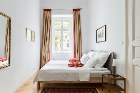 Erkunde Wien zu Fuß von einer großzügig angelegten Wohnung im ersten Stock, nur  Vienna, Austria Elegante, klassisch eingerichtete Wiener Altbauwohnung in der Josefstadt Entire rental unit vacation rental 13021822