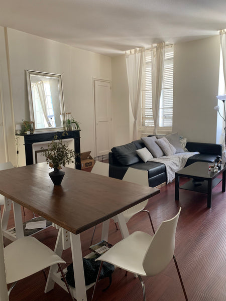 L’appartement est situé en plein centre, dans une rue piétonne (pas bruyante).<b Bordeaux, France Chambre dans un appartement en plein centre Private room in rental unit vacation rental 44484987