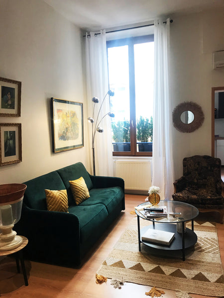 Très grand studio Climatisé , cuisine indépendante, toilettes séparés. Grand cal  Plein centre de Lyon ! Chic et pratique! Entire rental unit vacation rental 45342219