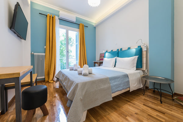 Imagine this....you wake up in your lovely raised firm mattress bed,in your tast Athens, Greece Splash of Glam 2BR-APT ⭐️ 10 steps from Acropolis Entire condo vacation rental 48002664