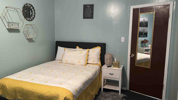 Disconnect from your concerns in this spacious and serene space. New York, NY Home in The Bronx · ★4.83 · 1 bedroom · 1 bed · 1 shared bath Private room in home vacation rental 858682493416162649