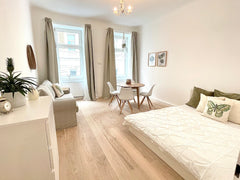 Eine wunderschön neu sanierte und hochwertig eingerichtete Wohnung wartet auf Si Vienna, Austria beautiful new renovated apartment near schönbrunn Entire condo vacation rental 52609726