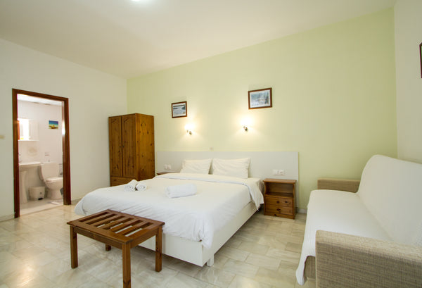 Traveling on a budget? Backpacking through West Crete?<br />Our Revekka Rooms ar Kissamos, Greece Spacious BR, 5' to Nightlife, Near Kisamos Beaches Private room in bed and breakfast vacation rental 2804621