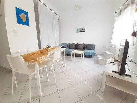 Hello everybody!<br />Our apartment is located in the center of Chora. In less t Zürich, Switzerland Simple fully equipped studio centrally located📍⭐ Entire home vacation rental 619902700357094391