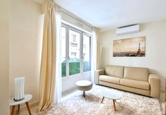 Magnificent apartment completely renovated, bright and quiet. A large living roo  L'appartement Thibaud Entire rental unit vacation rental 11202202