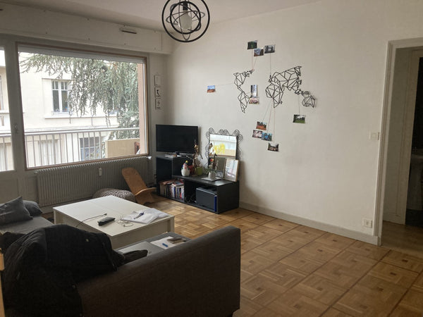 Appartement simple et sans prétention, à 30m du tram T2 direct pour la presqu'il  Appartement fête des lumières Entire rental unit vacation rental 53410758