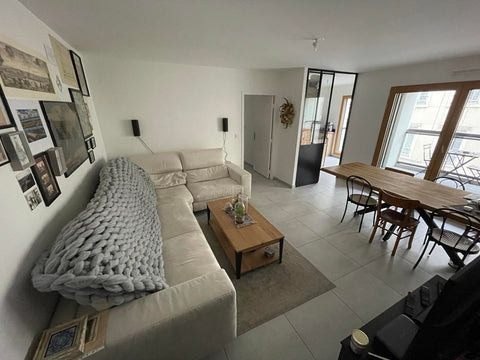 Appartement avec 4 murs et un toit (pratique !) : une cuisine avec un grand plan  Appartement proche du centre avec extérieur Entire condo vacation rental 53728820