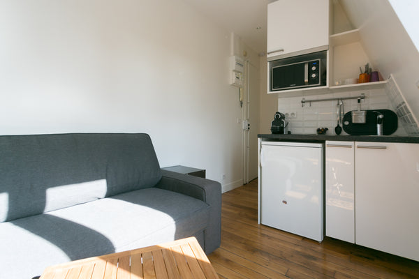 Très belle studette calme, lumineuse et complètement refaite à neuf. Elle est si Paris, France Très belle studette parisienne! Entire rental unit vacation rental 8623018