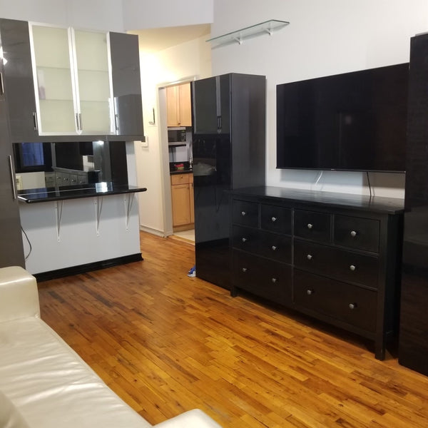 Quiet Murray Hill apartment share off bustling 3rd avenue which is lined with Pu  Rental unit in New York · 1 bedroom · 1 bed · 1 bath Private room in rental unit vacation rental 1006454732303784817
