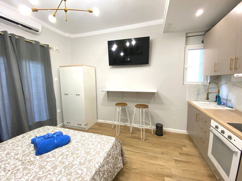 3 minutes walk from the subway station<br /><br /><b>The space</b><br />Rooms ar Athens, Greece Luxury apartment near subway Entire condo vacation rental 46007306