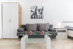 This cheerful 1BR apartment is for 3 people and is extremely close to Reumannpla  Cheerful 1BR Apt. Vienna Favoriten Entire rental unit vacation rental 696939494904285998
