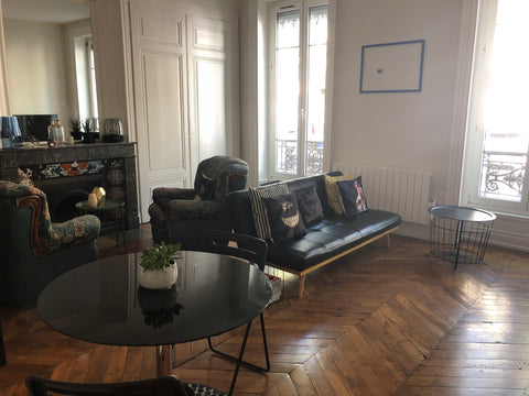 Bel appartement de style ancien, avec parquet et cheminée, refait à neuf.<br />À Lyon, France Bel appartement de 90m2 sur la Presqu'île de Lyon Private room in rental unit vacation rental 24505068