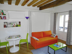 Studio rénové récemment par architecte d'intérieur. Charme de l'ancien et confor Paris, France Charmant studio au coeur de Paris, calme et clair Entire rental unit vacation rental 23808648