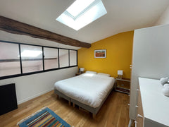Traditional "Canuts" flat located downtown Lyon. The neighborhood is animated an Lyon, France Loft en Centre ville Entire loft vacation rental 27774983