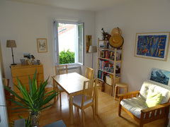 Deux pièces atypiques dans le quartier sympa de Monplaisir. Situé dans une rue à Lyon, France Charmant deux pièces avec jardin Entire rental unit vacation rental 37046950