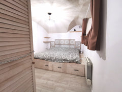 Ce petit bijou en plein centre ville est idéalement situé à seulement 10 mn à pi Lyon, France Atypique et charmant appartement (gare part dieu) Entire rental unit vacation rental 50340904