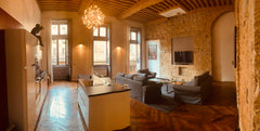 Au cœur de la presqu’ile, ce loft chaleureux est l'endroit parfait pour un séjou Vallauris, France Loft de 120 m2 en plein coeur de Lyon Entire loft vacation rental 52438820