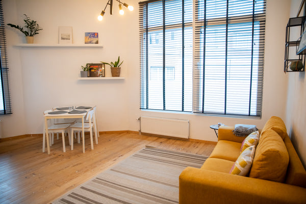 Cozy apartment in a quiet neighborhood<br /><br />5 minutes from Antwerp Berchem Antwerp, Belgium Cozy apartment in Antwerp- shuttle to TML possible Entire rental unit vacation rental 53898152