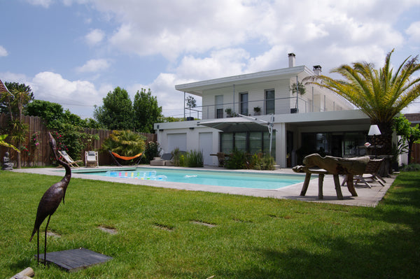 Située à moins de 10 minutes du centre-ville, cette superbe maison à l'esprit 