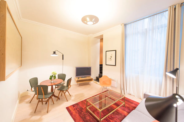 Unexpected 52 sqm apartment with one bedroom. Two level apartment over looking a Paris, France Up & Down, 1BR/1BA, 4 people Entire rental unit vacation rental 11076552