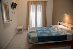 Basic room situated on a 3 minute- walk to the beach of Kalamaki, in the center   Lybian Sea double room Private room in rental unit vacation rental 22168617