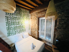 Situé à proximité :<br />-15 mn à pied de la place Bellecour<br />- De l'univers Lyon, France ✨NID DOUILLET CHIC HYPERCENTRE Entire rental unit vacation rental 660589879625191662