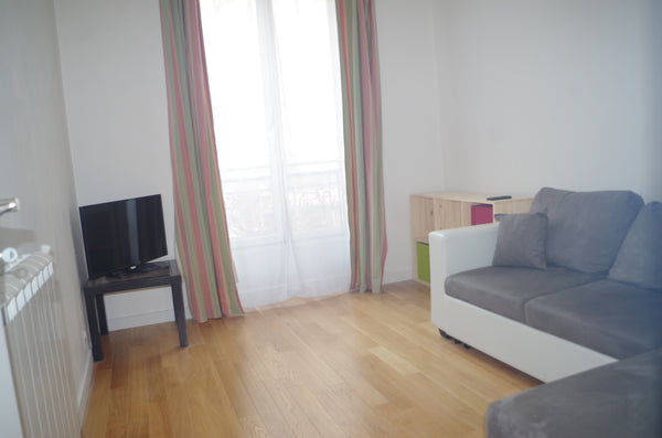 Flat entirely renovated, near quartier des Batignolles. One minute from metro Br France Cosy apartment in Paris (17th arrondissement) Entire rental unit vacation rental 17984831