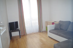 Flat entirely renovated, near quartier des Batignolles. One minute from metro Br France Cosy apartment in Paris (17th arrondissement) Entire rental unit vacation rental 17984831