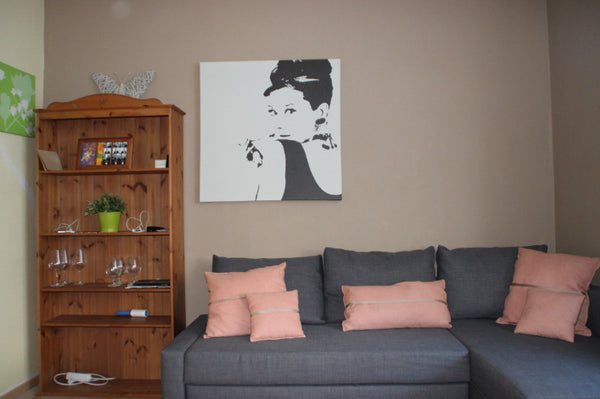 Idéalement situé entre la place Stéphanie et la porte de Namur, il est à la fois Luc-la-Primaube, France Studio au coeur d'Ixelles Entire rental unit vacation rental 13243166