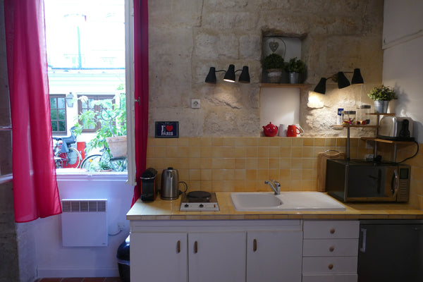 Charming and central little studio.<br />The apartement is situated in a central Paris, France Lovely little studio in the center of Paris Entire rental unit vacation rental 19361400