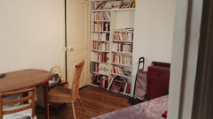 A deux pas du métro et de la place Léon Blum pourvue de nombreux commerces. Seul  Deux-pièces pour de courtes durées Private room in rental unit vacation rental 19757328