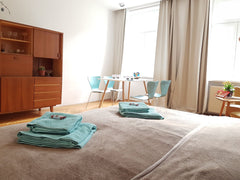 45m², 2 beds (180x200) for 4 guests: 1 bed in the living room, 1 bed (180x200, n Vienna, Austria "twelvefifteen" 60ies vintage close to Naschmarkt Entire rental unit vacation rental 20320403