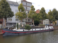 Eerst en vooral: welkom in Gent. Wil je de stad op een andere manier ontdekken e Gent, Belgium Unieke woonboot in centrum Gent 4 - 6 personen Boat vacation rental 22830013