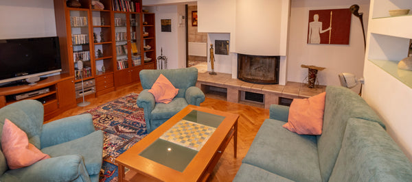 Apartment near Prague center. Located in a garden residential area. 3 minutes to Prague, Czechia Designer art apt. no.1 - long stays welcomed Entire home vacation rental 15265825