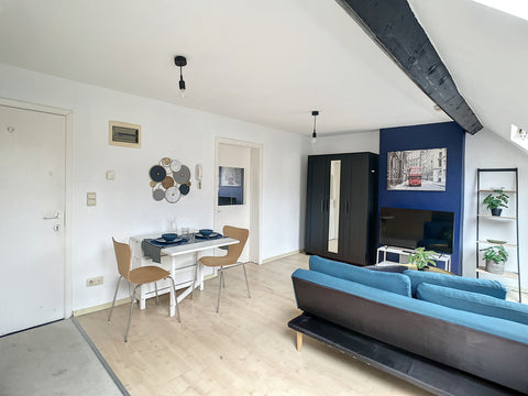 A proximité immédiate de transports en commun, commerces de quartier et parc. Si Uccle, Belgium Ixelles, appartement rénové idéalement situé Entire rental unit vacation rental 680345888066206989