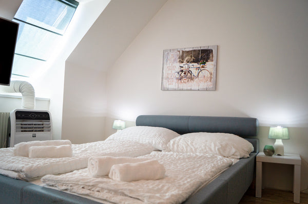 Eine schöne und moderne 2-Zimmer Wohnung im Herzen Wiens 2 Minuten vom Schloss B Vienna, Austria Ideal 2BR - Lovely for Longstays Entire rental unit vacation rental 659226667997537596