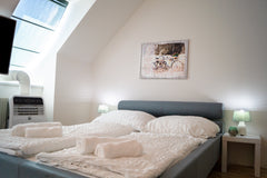 Eine schöne und moderne 2-Zimmer Wohnung im Herzen Wiens 2 Minuten vom Schloss B Vienna, Austria Ideal 2BR - Lovely for Longstays Entire rental unit vacation rental 659226667997537596