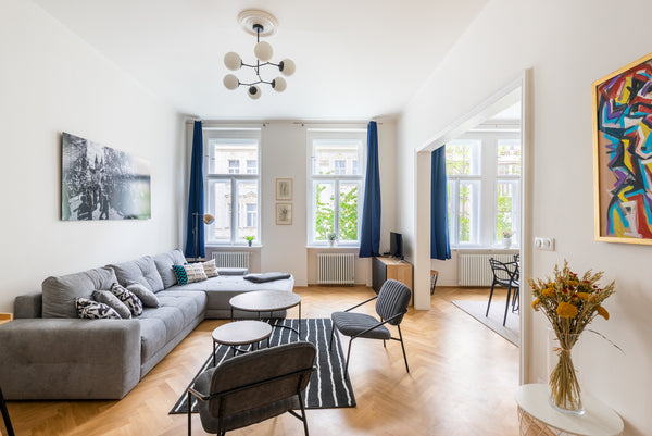 Spacious and newly renovated 2BDR apartment located in a charming and very popul Prague, Czechia SUNNY & LARGE Apt. 5min from WENCESLAS Sq. (AnnyL) Entire rental unit vacation rental 623754351451467633