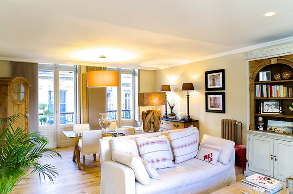 Short term rental of a completely furnished 60 sqm light, cosy apartment.<br />T Bordeaux, France Lovely cosy 60 sqm 1 bedroom downtown Bordeaux Entire rental unit vacation rental 4684898