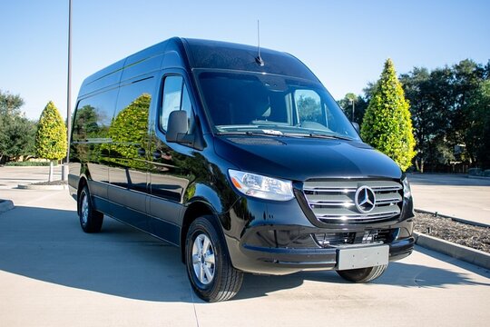 Departure Private transfer from London city to London LHR Airport by minibus  Private Tours and Travel Guide Europe London CITY London Destination Tour