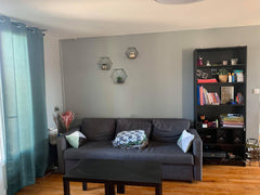 Superbe appartement, situé à 5min à pieds de l'arrêt Mermoz Pinel, sur la ligne   Superbe appartement moderne,  proche métro D Entire condo vacation rental 50047415