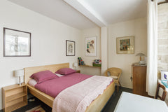 Jolie chambre privée, très calme avec salle de bains et WC privatifs dans  appar Paris, France Charmante chambre  privée sur cour fleurie Private room in rental unit vacation rental 9321219