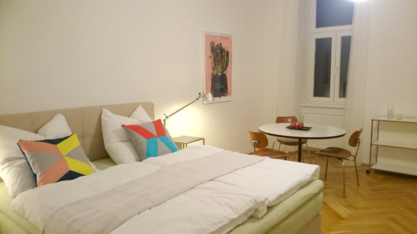 The 40m2 apartment is in an old building with typical viennese atmosphere, it is Vienna, Austria Cosy apartment with park view Entire rental unit vacation rental 6454033