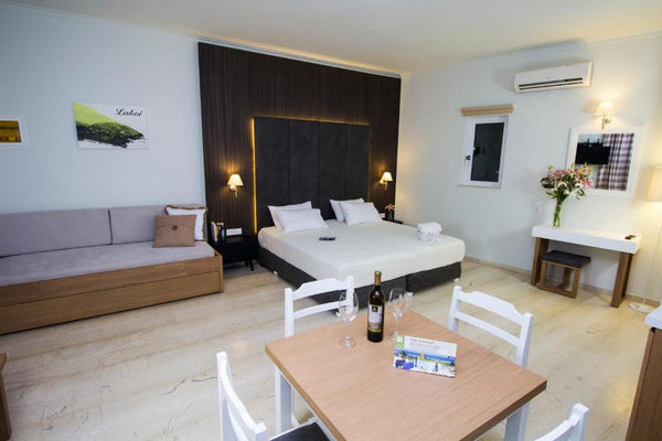 Elia Stalos Apartments is 300 m from Stalos Beach. They feature self-catering ac Chania, Greece Elia Stalos Apartments Private room in serviced apartment vacation rental 681107921751305841